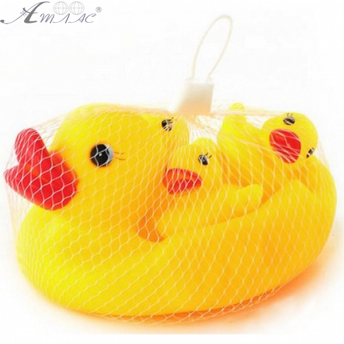 Игрушка Пищалка Утка с утятами 3шт в сетке 04619 Игрушка Пищалка Утка с утятами 3шт в сетке 04619