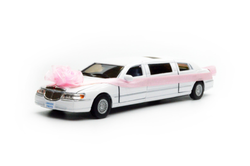 Машинка Kinsmart Lincoln Limousine 17,5 см, свадебная белая KT7001WW Машинка Kinsmart Lincoln Limousine 17,5 см, свадебная белая KT7001WW