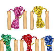 Скакалка веревочная с деревянными рукчами длинна 2,40м   09950