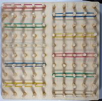 Геоборд или Планшет Математический 30 х 30см - 100 деревянных стоек + 30 резинок AS-7138