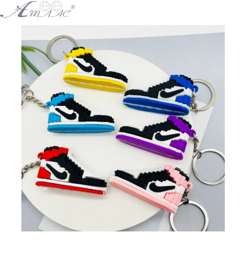 Брелок Кросівки високі Nike кубики гумові 5 см 00542 1/12 Брелок Кросівки високі Nike кубики гумові 5 см 00542 1/12
