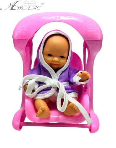 Іграшка Пупс гумовий 10см на гойдалці 09614 Іграшка Пупс гумовий 10см на гойдалці 09614