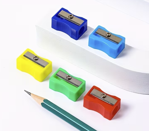 Точилка пластиковая цветная прямоугольная одинарная  05482