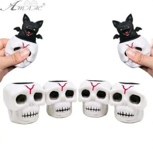 Іграшка прикол Кажан в білому Черепі 6 х 4 см 13404 фото 2 Іграшка прикол Кажан в білому Черепі 6 х 4 см 13404 фото 2