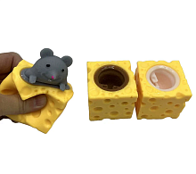 Іграшка прикол Миша в сирі 5 см  11102